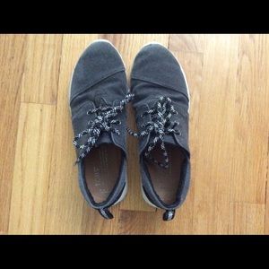 TOMS 6.5 Gray and black